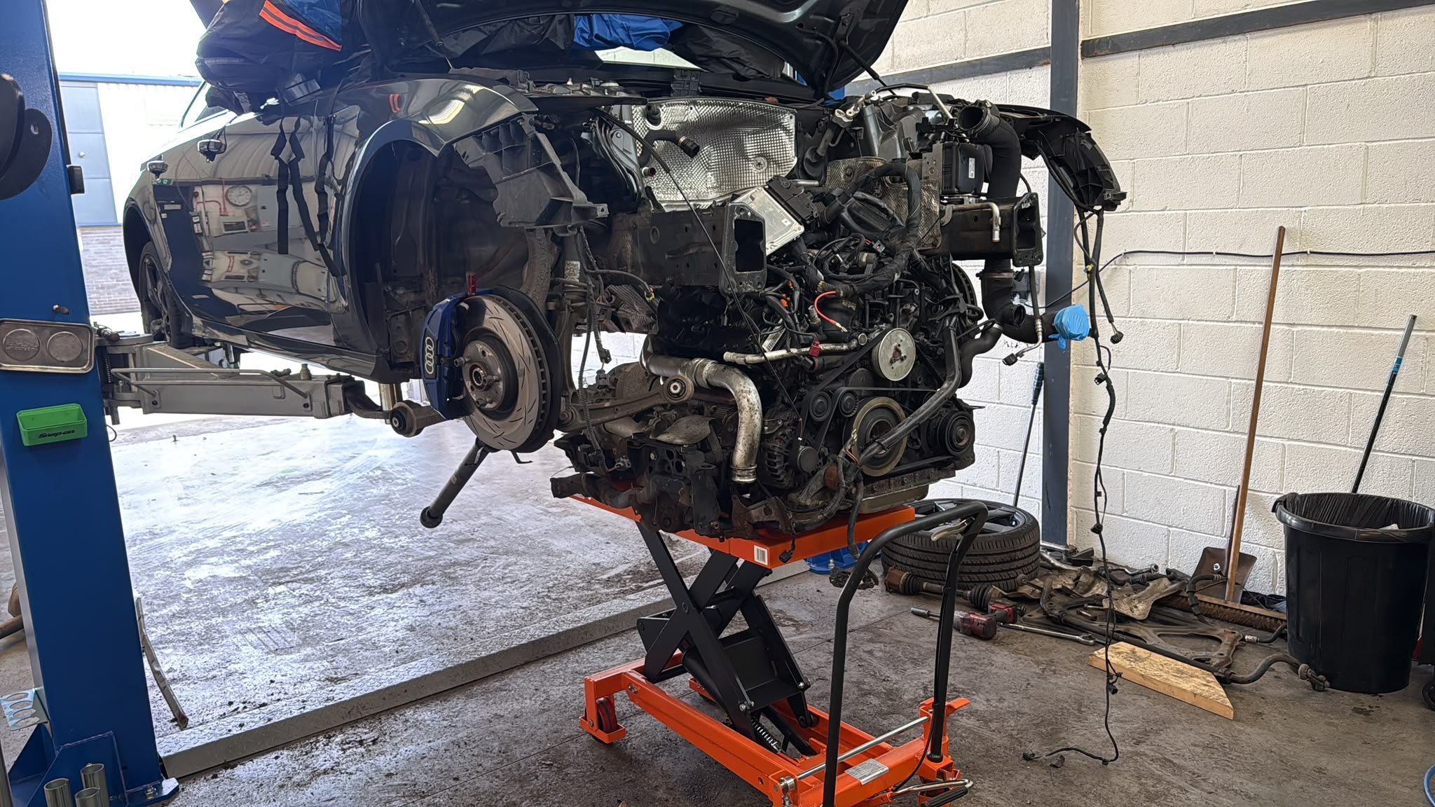 Workshop engine repair
